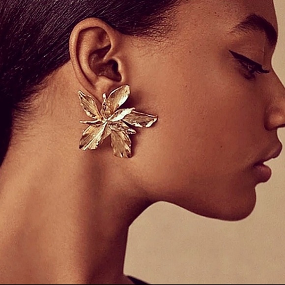 Jewelry - ✨Flower Petal Earrings✨